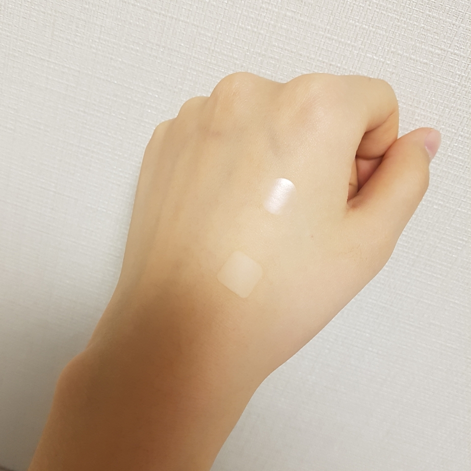 위에는 레드스팟, 밑에는 옐로우스팟. 차이가 보이시나요 !!

직접 두가지 타입을 여드름에 붙여보았지만
레드스팟이 정말 자연스럽게 티도 많이 안나고,
쉽게 떼어지지도않고해서 옐로우스팟보다 더 자주 썼어요 !