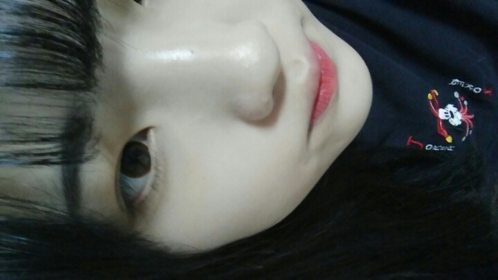 얼굴은 보지마시구.... 코에 하이라이터했어요 !! 광보세요....😭😭 정말 너무 예버요💋
자연스럽고 과하지 않아서 맘에 들어용😙