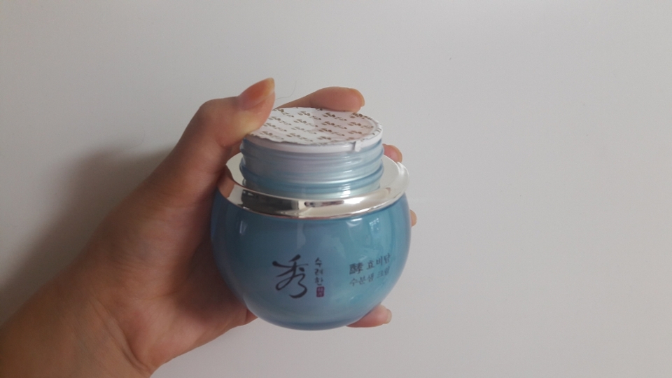 뚜껑을 열면 저렇게 마개가 있어서 위생적이었답니당!!! 하지만 게속 저리 쓸순없으니 떼버렸어용