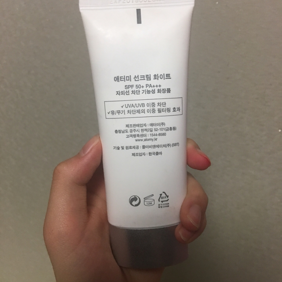 2중차단 선크림이에요!😳유기는 자외선을 흡수해서 분해하는 것이고 무기는 자외선을 반사시켜요!!😘자외선을 더 완벽하게 차단할 수 있겠죠!?😃