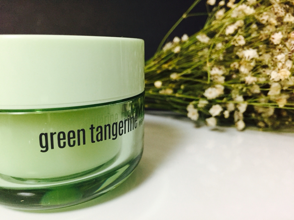 그린 텐저린 수분크림!

제주 청귤로 만들어진 자연성분의 수분크림이에요
오이같이 시원한 향이 나는데, 청귤향인 것 같았어요