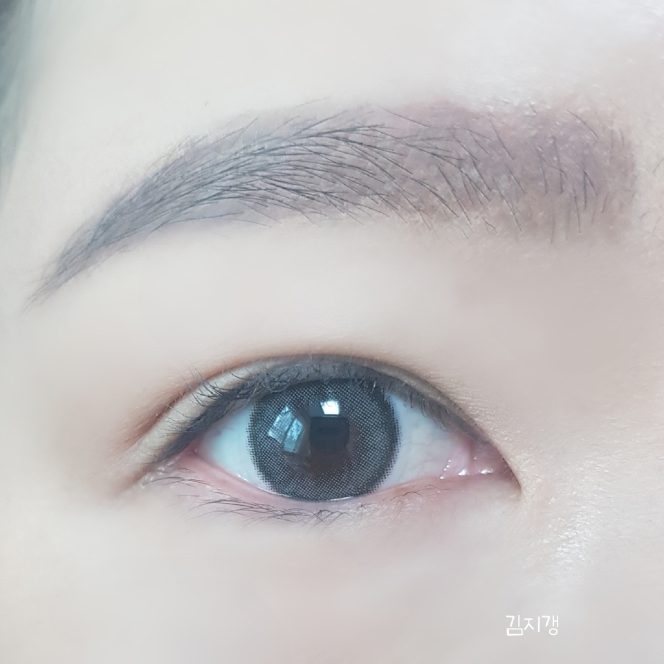 비비링은 자연스러워서 쌩눈에도 
부담스럽지 않아요 데일리로 좋겠죠?