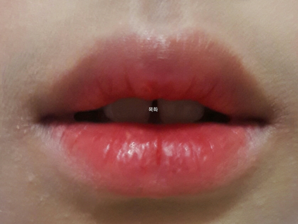 미샤-워터풀틴트 오렌지주스 

워터틴트 오렌지색상으로 거의 풀로발라줍니다