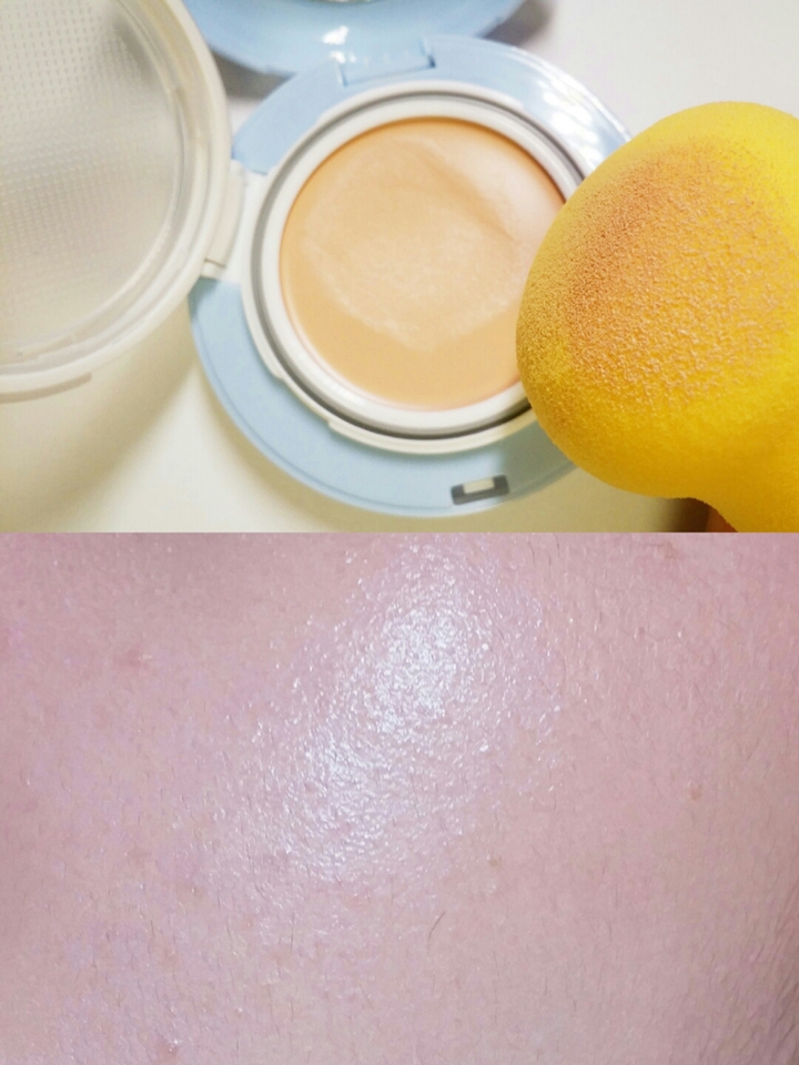 다이소 똥퍼프와의 궁합은 좋았어요!
이걸로 바르면 다른 퍼프처럼 공들여서 오래 안발라도 안뜨는 장점이 있더라구요
다만 안그래도 촉촉한 타입이라 지나치게 번들거릴수 있어요! 건성에게만 추천