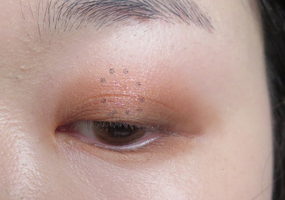 가운데만 맥의 프레스드 피그먼트 투볼들리고로 톡톡 얹어줄게요

정말 단독으로 써도 예쁘고 함께써도 좋은 투볼들리고......ㅠㅠ