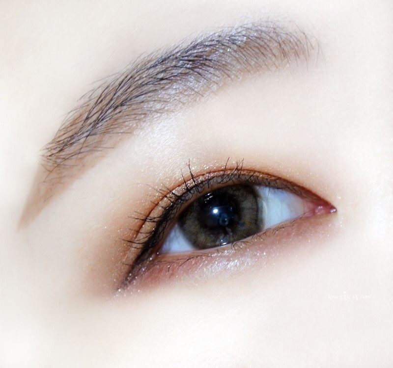 요제품은 홀로그램펄이라 각도에 따라 달라서 더이쁜것 같아요! 역시 펄섀도우는 사랑이에요 ♥ 