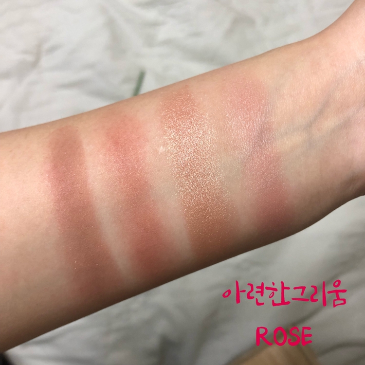 #아련한그리움
마지막 다섯번째 구성은 그윽한로즈의 한번씩 추억으로 그려지는 옛날을 그리움을 표현한것 같아요🥀😞🥀😞