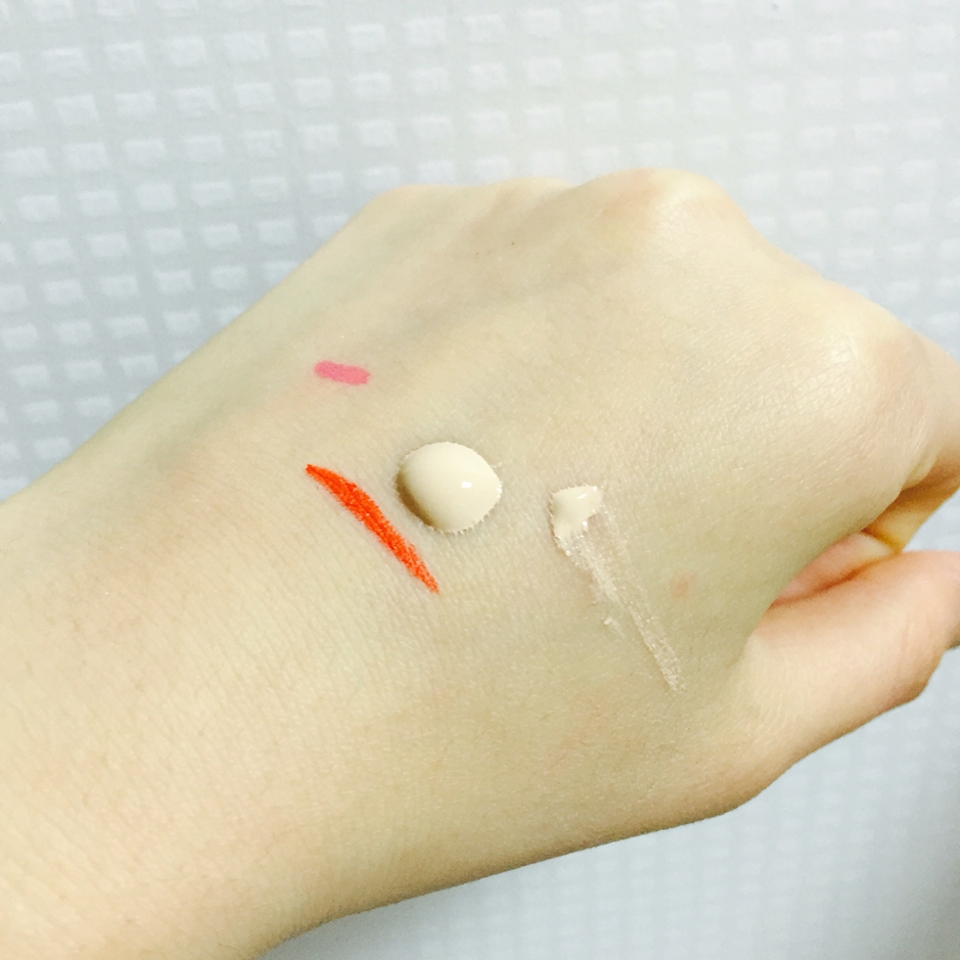 펌핑질을 하여 파데의 속사정을 알아봅니다❣
(대신 , 양조절 필수에오..🍊)