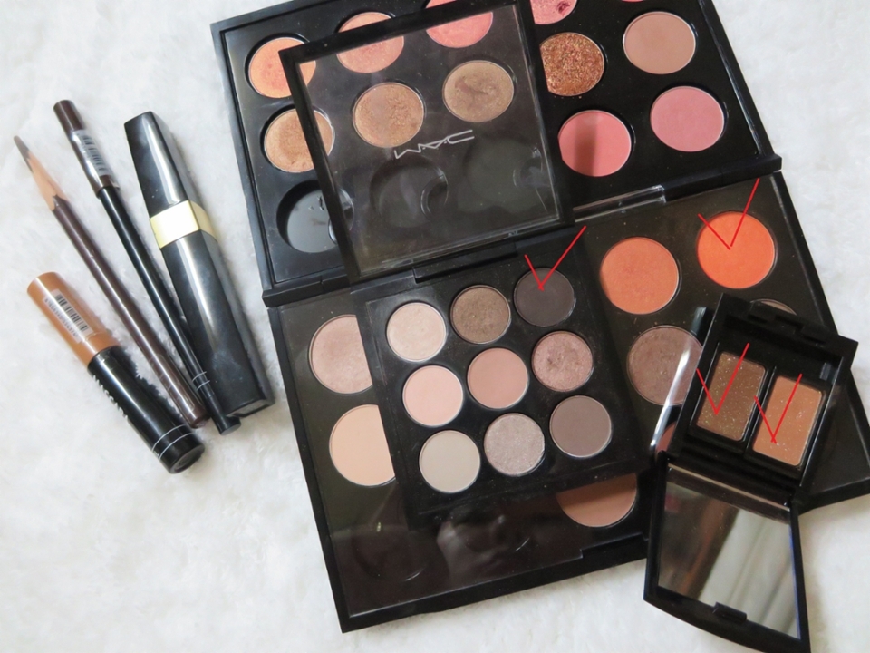 아이 메이크업에 사용할 제품들입니다 ㅎㅎㅎ

섀도를 설명드리면 맥의 브라이트리스폰스
아르데코 380, 378
맥 더스키로즈타임즈나인의 댄스인더다크 써볼게요!