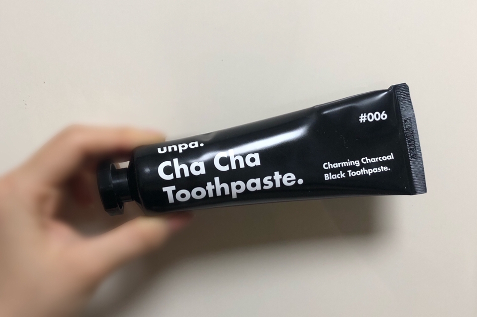 핸드크림 모양의 블랙 차차치약입니다!