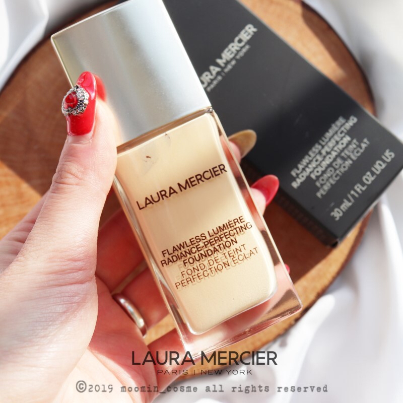 로라메르시에가 로고를 바꿨나보더라구요!

예전 로고도 물론 예뻤지만 이번 로고 더 깔끔하니

로라메르시에 느낌이랑 더 잘 어울리는 느낌!

​

그리고 이번 투명빛피부 파운데이션 도

패키징 군더더기없이 깔끔하고 딱 베스트인것같아요!

저만 그렇게 생각하나유? 히히!