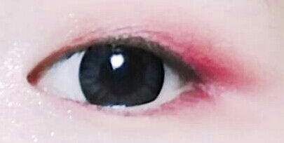 눈앞머리에 새벽녘하얀별빛을 발라주시는데요 넘나넓게칠해서 망..😂