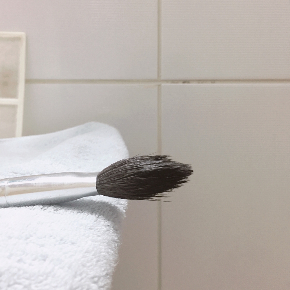 이렇게 모양을 잡고 건조해 주시면 됩니다:)
모가 상할 수도 있으니 저렇게 띄워서 건조시켜주세요!