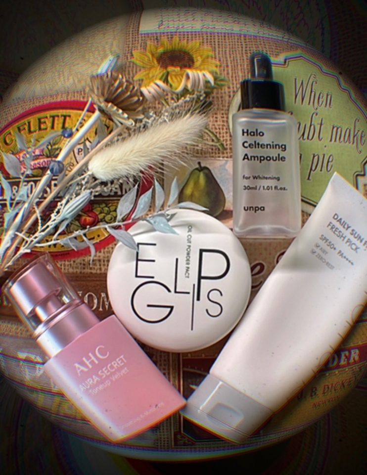 #베이스메이크업 #복합성 #건성 #베이스제품추천 
#복합성메이크업 #건성메이크업

안녕하세요 여러분! 오늘은 요즘 정말 자주 하는 베이스 메이크업을 소개해드리기 위해 #뷰티클라우드 이벤트에 참여해보려고해요! 

저는 이 루틴으로 한 번 해보고 그 뒤로 계속 
이렇게 메이크업을 하고 있답니다😂
정말 오랜시간 무너지지 않고 잘 뜨지도 않아서 너무 좋더라구요. 무더운 여름철 자꾸 무너지는 메이크업 때문에 스트레스 받으신다면 한 번 따라해보셔도 좋을 것 같아요.
픽서 없이 고정하는 베이스 메이크업 꿀팁 
대방출 해드릴게요!

[사용제품]

• 언파 할로 셀트닝 앰플
• 롬앤 데일리 선필터 01 산뜻픽
• AHC 아우라 시크릿 톤업 벨벳
• 이글립스 오일 컷 파우더 팩트
• 더샘 스튜디오 컨실러 01 클리어베이지

