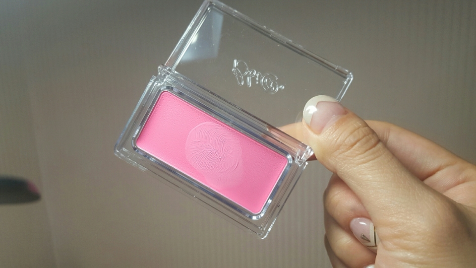 손에 닿는 순간 부드럽게 녹는 제형이에요