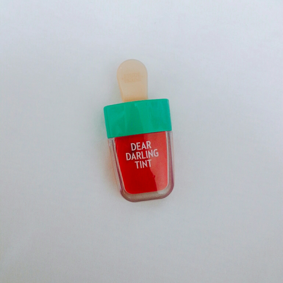 이걸 사게 된 가장 큰 이유는 아마 디자인 때문이라고 하죠 ㅎㅎ 수박바 모양에 조금 작은 사이즈의 틴트입니다
