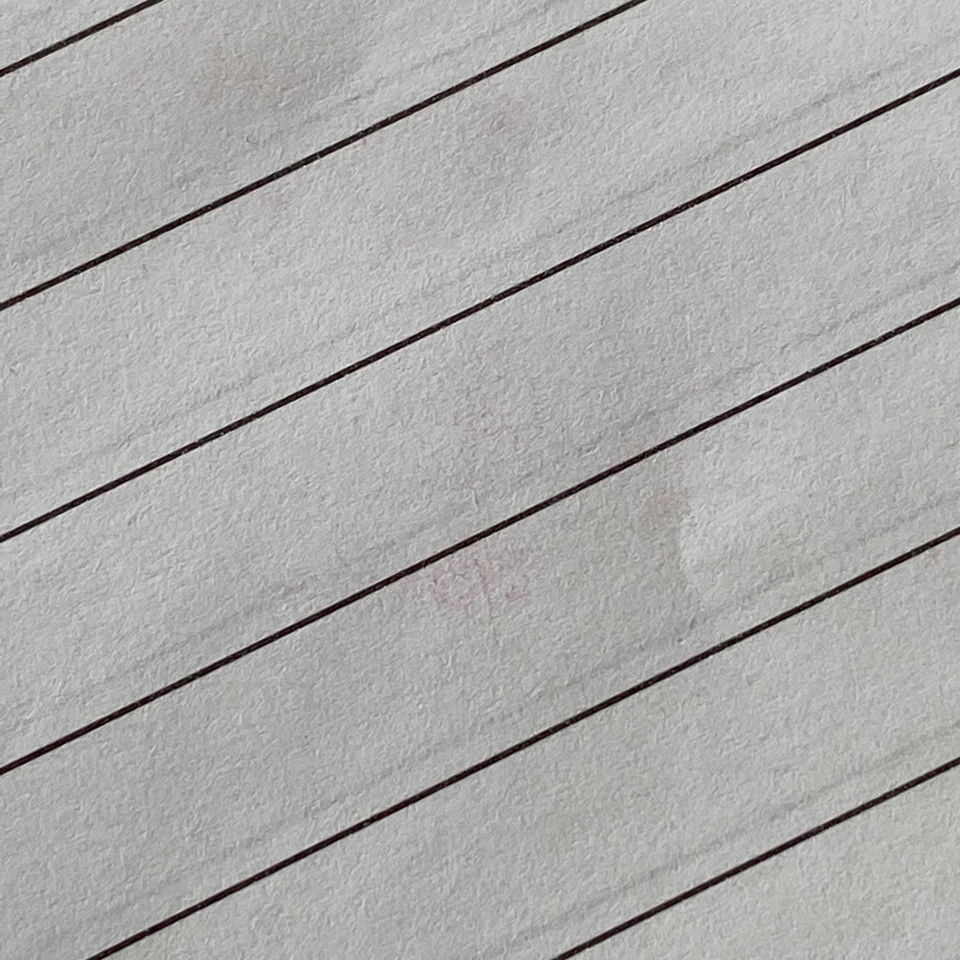 가운데 핑크색이 약간 보이시나용..?
입술을 세게 눌러봤는데 입술 안쪽의 틴트만 소량 묻어나왔고 거의 묻어남이 없어요 ❤️
