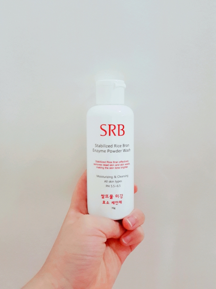 화장 관심 가지면서 클렌징도 폼,비누,오일,크림
순서로 사용중 가루타입 클렌징을 발견 했어요 ㅋㅋ