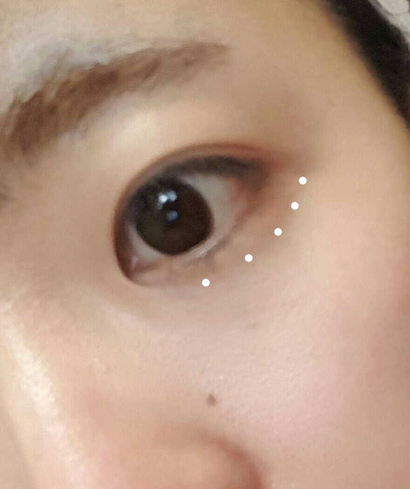 언더에도 넓은 면적을 같은 색상으로 발라주세여