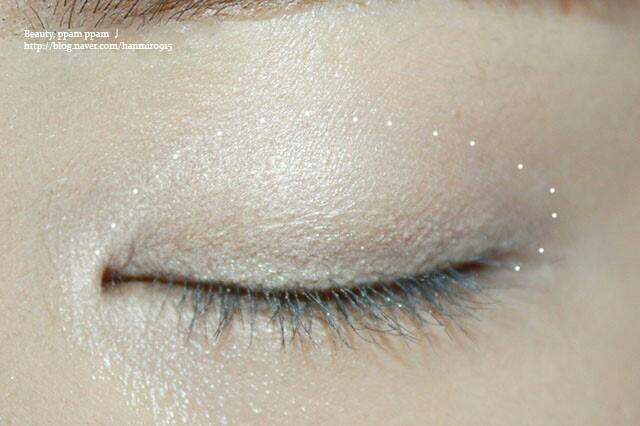 1. 쉬머누드를 발색해줍니다. 발색력이 워낙 좋은섀도우라 아이프라이머는 사용안해요ㅎ