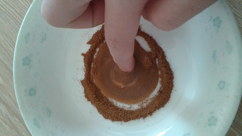 앞의 사진이랑 좀 차이가 나나요?ㅎㅎ 저는 여드름이 폭발했기 때문에 계피를 더 넣었습니다!