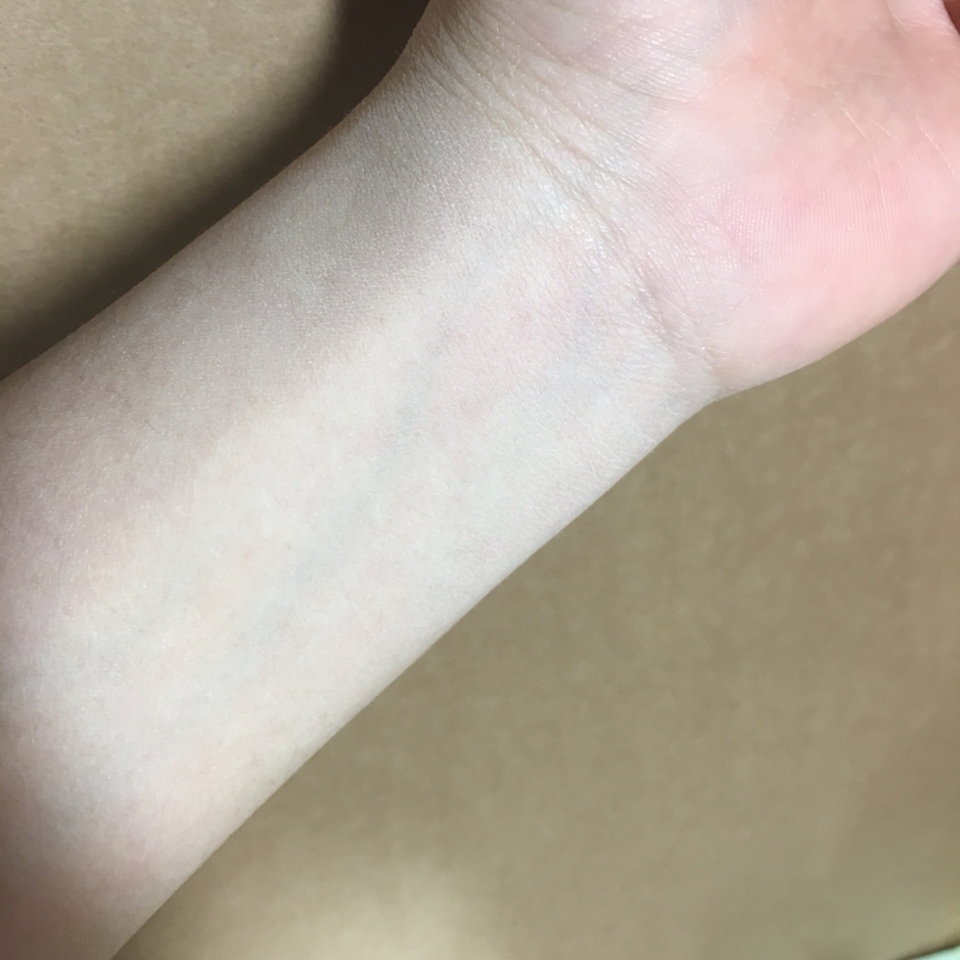 이건 파우더 바르고난후인데요 약간하얘지고 혈관이 커버가 된것이 보이시나용??






여기까지 봐주셔서 감사합니다❤️🧡💛💚💙💜