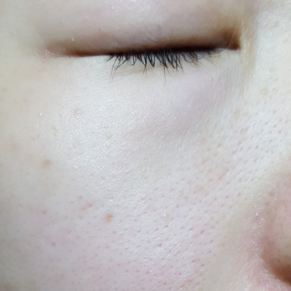 가벼운 마무리감이지만 보습력이 결코 떨어지지 않습니다.
끈적임이 없다는 큰 장점이 있어요.