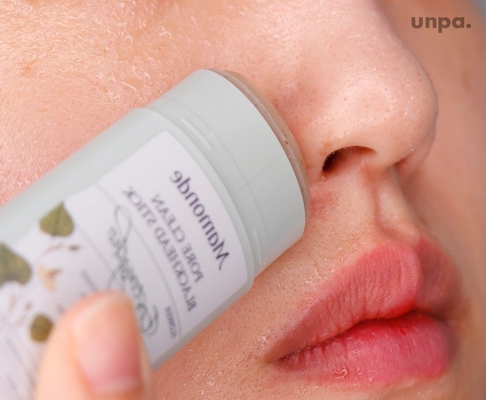 스크럽 알갱이가 있어서
살짝 거친 느낌이 들기 때문에
물을 충분히 묻혀서 사용해줘!