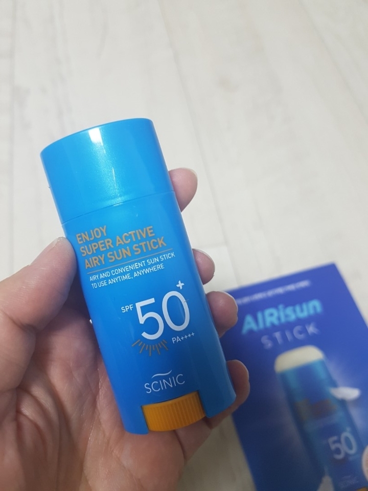 크기가 앙증맞아요ㅋㅋ
파란색이라 꼭 파란선크림을 떠올리게 된다는ㅋㅋ