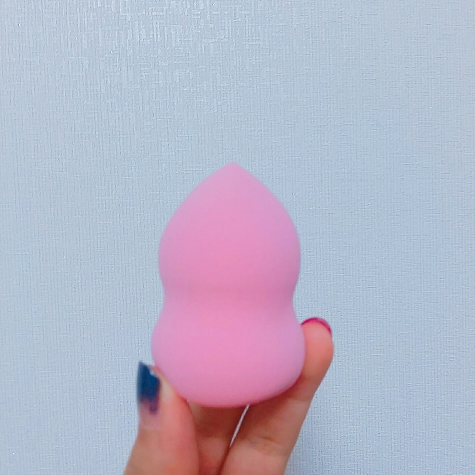 인기잇믄 똥퍼프에요!!!만져보면 되게 폭신?부들해요!!
다름에 메이크업올릴때는 이 포프룰 사용할게용❤❤❤❤❤