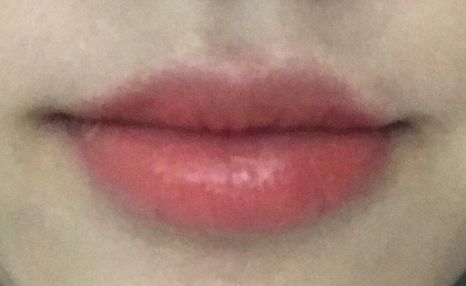 립은 이렇게 세미매트한 가을웜톤 립으로 발라 줘서 제 피부 톤에 어울리게 잡아주었고, 동시에 화려한 아이메이크업과 밸런스를 맞췄어요