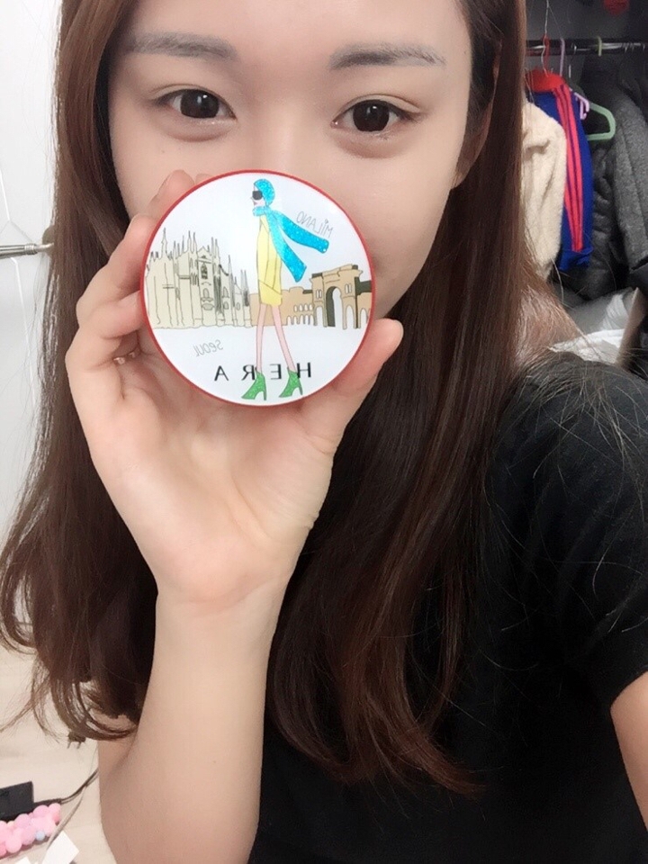 촉촉한 쿠션파운데이션으로 커버가 필요한부분에
소량 "두드려서" 올려주세요! 

