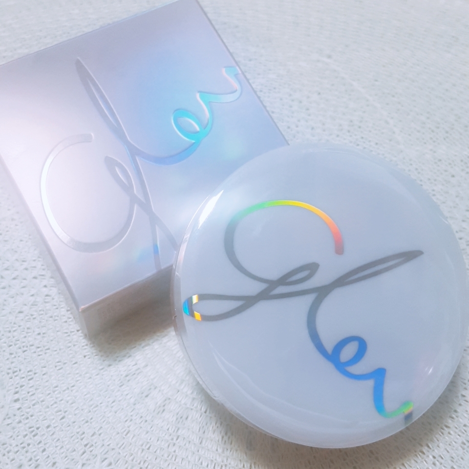 매끈매끈~ 반짝반짝!
홀로그램 때문인지 외관에서부터 
매끈함과 광을 느낄 수가 있었어요.
글로우함이 생생이 전달되는...ㅋㅋㅋㅋ