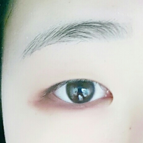 언더 속눈썹쪽을 얇은 브러쉬로 옅은말린장미색으로 채워줍니다

#더페이스샵 빈티지로즈