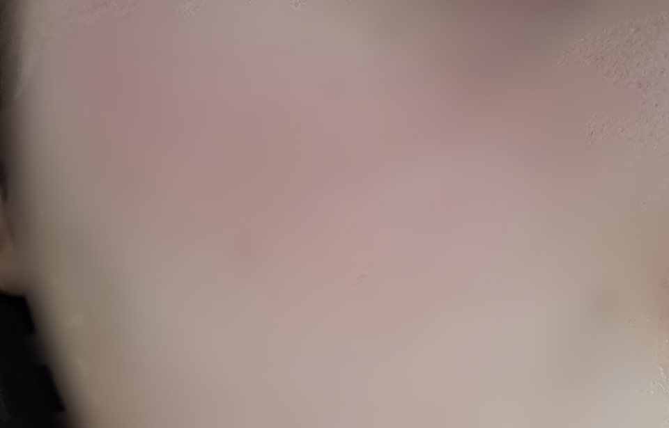 섀도우 팔레트에있던 버건디 섀도우를 투명한 파우더와 섞어 색감을 연하게 만든뒤 볼따구에 얹어주었어요