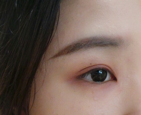 눈두덩이 넓게 달달한 대추차를 발라줄게요