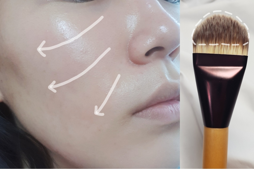 
브러쉬를 피부에 사용하기 전 스킨케어만 한 모습인데 제가 표시한 대로 피부 결을 따라 발라줘야 윤광이 나는 효과가 배가 된다는 사실!

계속 해주시면 손에 빨리 익어요 :) 이렇게 발라주는 이유는 솜털때문도 있지만 정말 피부결이 있어서 따라 발라주시면 훨씬 밀착력이 올라가게 발렸다는게 느껴질 거에요!

전 개인적으로 피카소 윤광 브러쉬를 사용해보지 않았지만 그것보다 이 이니스프리 브러쉬가 초보가 쓰기에 기술이 필요없다고 느꼈던게 표시했던대로 피부결을 따라 발라만 주면 알아서 밀착이 잘된다고 생각했어요!

유튜브 영상같은걸 봐도 그렇게 텐션감이 없고 얇은 천연모 브러쉬는 길들여주거나 어느정도 숙달되거나 기술이 있으신 분이 사용하는 것 같았거든요! 하지만 이니스프리 브러쉬도 뭔가 피부가 좀 매끄럽지 못하다거나 트러블이 많은분이 쓰시기엔 기술이 필요할 것 같다고 생각이 들었습니다

그리고 오른쪽에 브러쉬 표시한 부분 보이시나요? 브러쉬 모를 앞부분만 어둡게 한 이유는 양조절 때문이기도 하다고 해요! 어두운 부분까지 파운데이션을 적시듯이 두세번 먹여주시면 정말 따가움 하나도 없이 사용할 수 있어요 :)

워낙 텐션감이 좋은 모다보니까 따갑다는 평이 많았는데 생각보다 어두운부분까지 파운데이션을 먹여주시는걸 잊는 것 같더라구요

