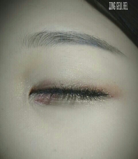 펄감이 너무 예쁜 것 같아요! 과한 펄감이 아니여서 여리여리해 보이더라고용