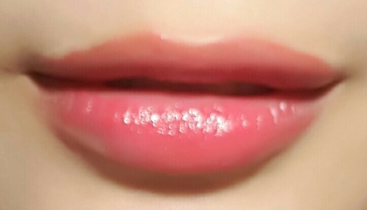 ♡입생로랑 루쥬볼립떼샤인 46호♡
42호보다 좀더 옅고 코랄코랄해서 옷차림이 편할때 애용한답니다 ! 오렌지코랄이라는데 저에겐 왜 핑크코랄로 발색될까요 ?