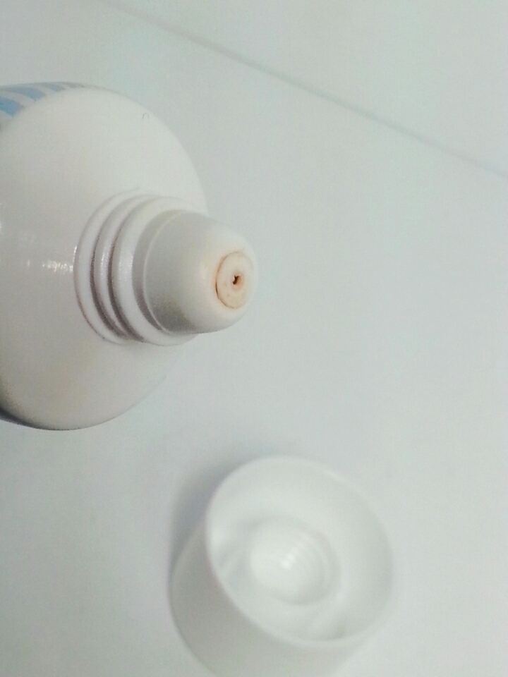 입구는이렇게생겼구요 금방더러워지는 모양이에요
보다시피옆에껴서 잘안닦여요ㅠ