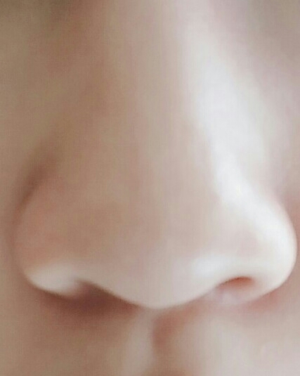 수정화장 안하고 쿠션만 바르고 나갔다 온 후입니다.. 기름기가 코에 매우매우 많죠ㅜㅜ