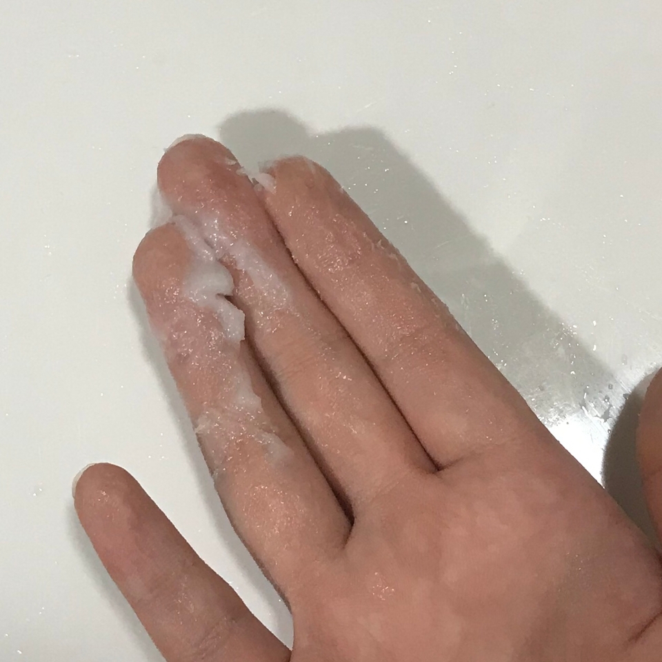 안에는 고햠량 에센스로 부드러운 머릿결을 만들어주는 치트키에요! 