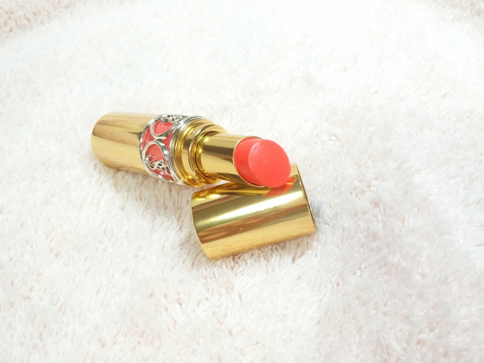 참고로 구매하기전 딱 테스트 할때부터 요 립스틱은 지속력이 없겠구나 라고 생각하고 산거라 딱히 저에게 불편하거나 이런건 없었는데 요 립스틱이 촉촉하고 착색이 없기때문에 무언갈 먹으면 잘지워져요! 참고해주시길바랍니당:)