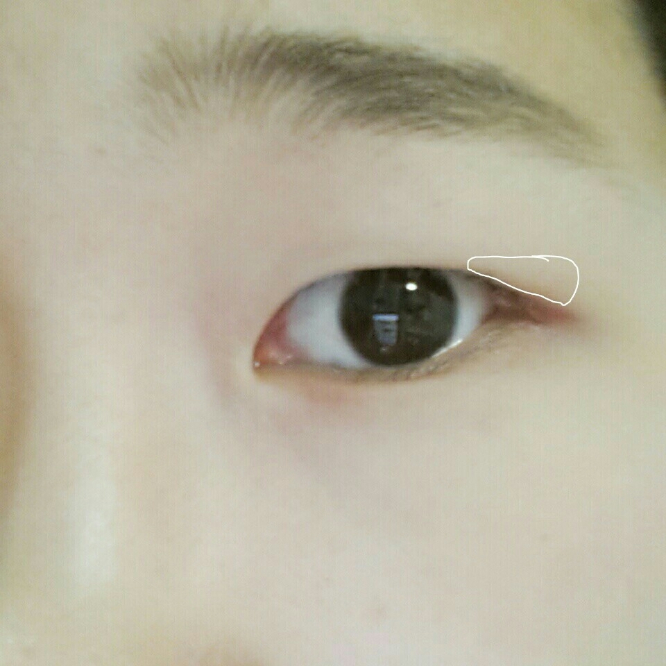 이부분에도 2번섀도우를 발라주세요