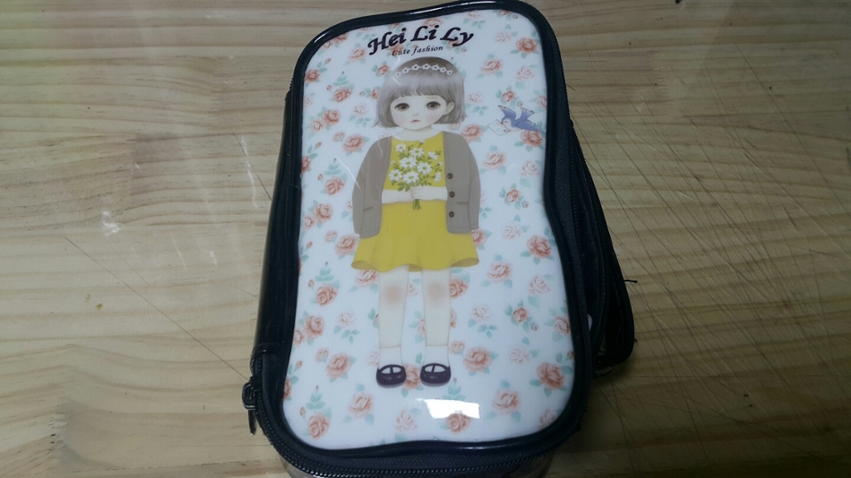 요 귀여운 아가가 있는 파우치가 제껍니당