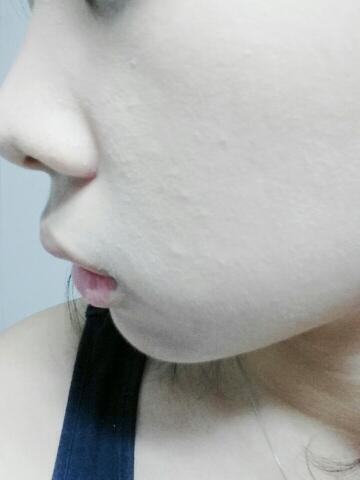 이렇게 깔끔하게발려요!
딱히뭉치거나 밀리는부분도 없었고
붓자국이 남지도않았어요!
제일 걱정하던 모질도 나쁘지않았구요
가격대비나쁘지않은것같아요!
추천~