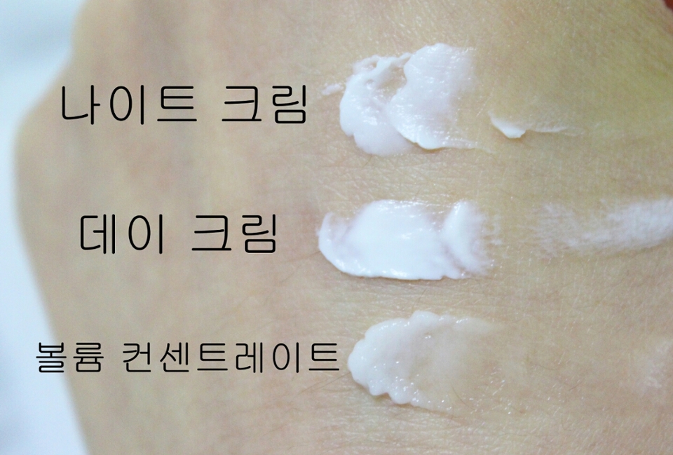 오전에는 볼륨 세럼만 얼굴 전체에 발라주었는데 자기전에는 꼭 볼륨 컨센트레이트 + 데이크림 + 나이트크림 이 세 가지 조합으로 스페셜케어를 해주었어요. 순서대로 제품의 농도가 진해지고 제형이 꾸덕해집니다.
