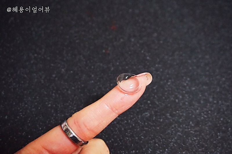 그리고 그래픽 보시면,
아니 없어요... 그래픽 없어요....
정말 학생분들을 위해서
내 동공을 기점으로 사이즈만 아주 사알짝 
size up 시켜주는 렌즈라고 생각하시면 되요!
