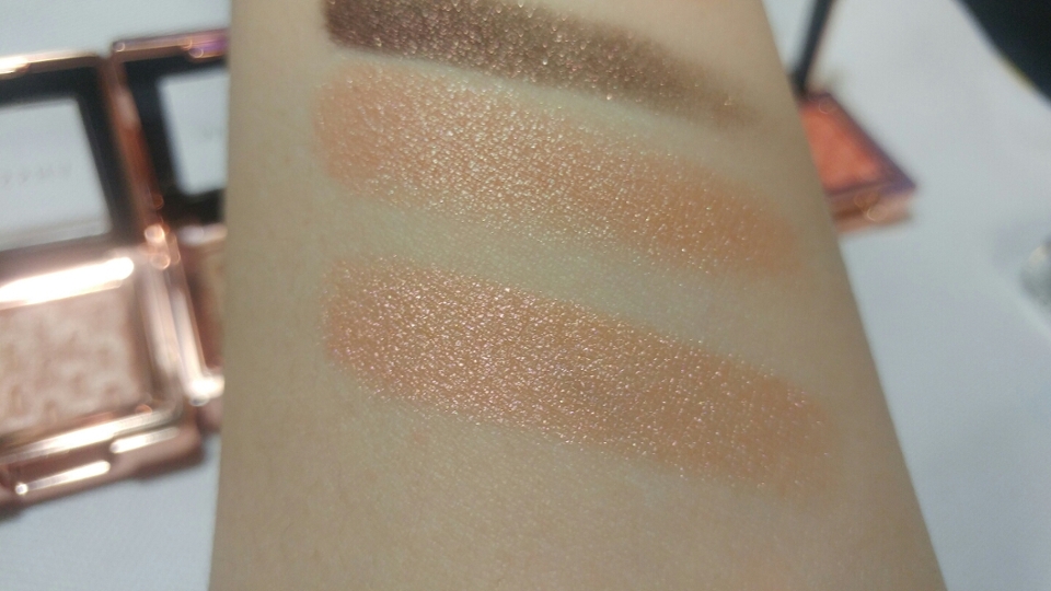 펄이 정말 자글자글 너무예쁘답니다..발색도 정말 끝판왕이구요ㅠㅠㅠ