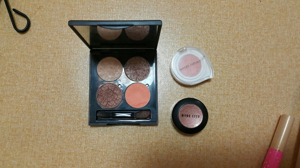 왼쪽꺼부터 순서대로 !
향초켜고거품목욕 브런치데이 시럽빼고테이크아웃 오렌지마멀레이드 에뛰드제품입니다!
분홍색은 클래식피치 네이처리퍼블릭꺼예요!색깔 연하고 이뻐서 볼터치로도 사용해요:-)
마지막꺼는 모노아이즈 업넥스트 습식 입니다 아리따움제품이예요:-)